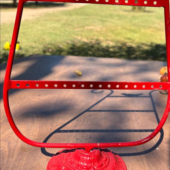 Red metal earring/necklace holder - Picture 7 of 8